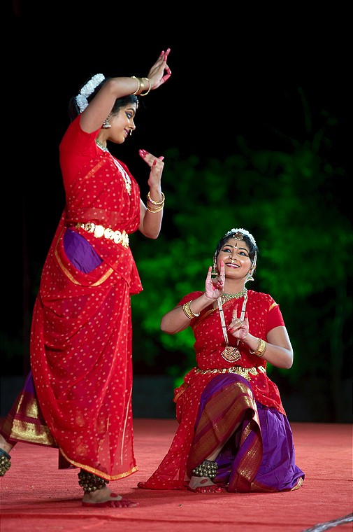 Radhika Surjit Group (Mamallapuram Dance Festival 2012 - Kathak, Odissi i Mohiniattam)